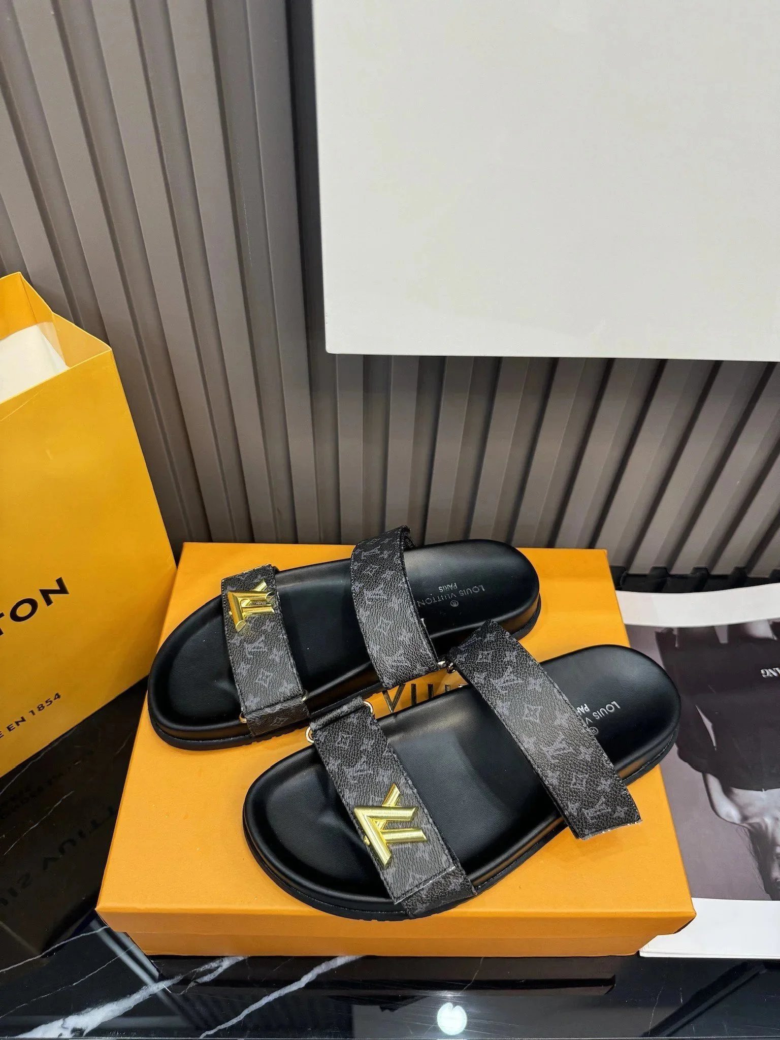 Louis Vuitton Slippers Logo Slide — AD15