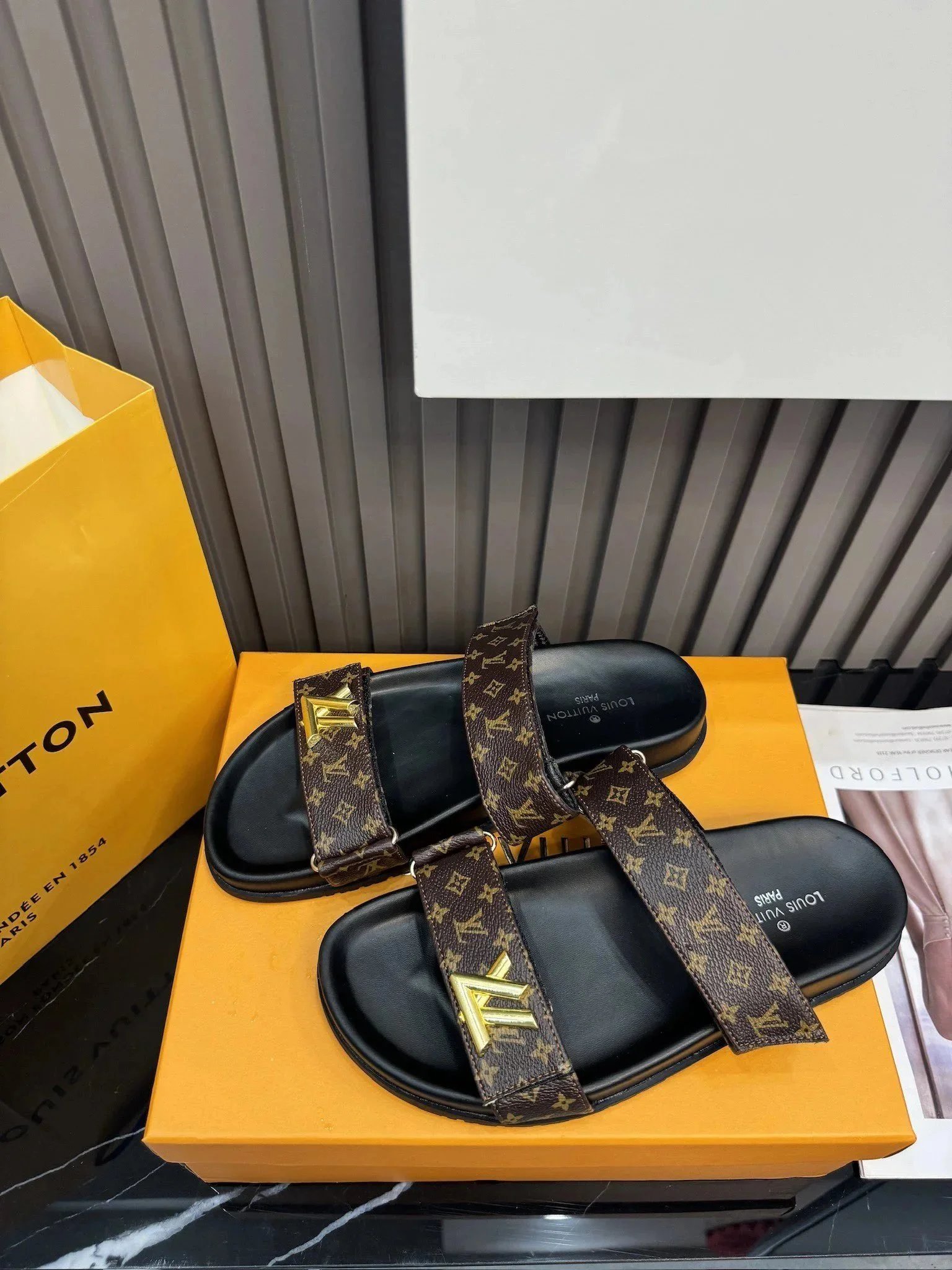 Louis Vuitton Slippers Logo Slide — AD19