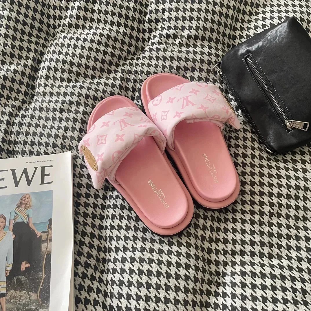 Louis Vuitton Slippers Logo Slide image 3