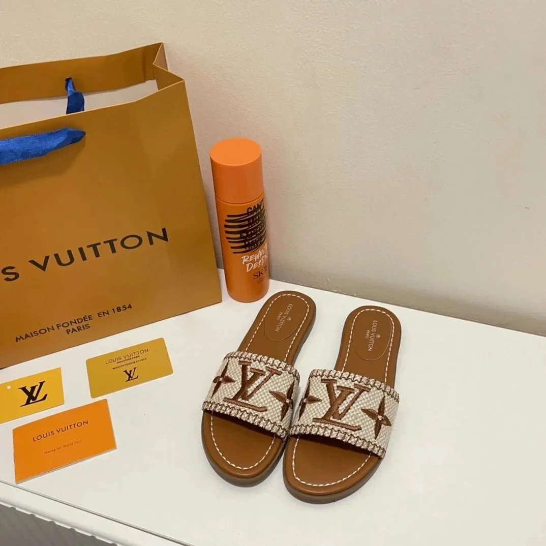 Louis Vuitton Slippers Logo Slide image 9