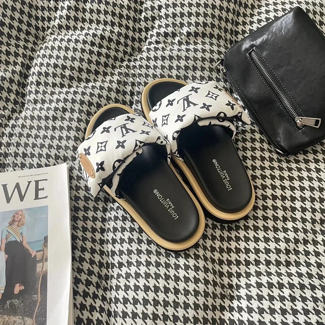 Louis Vuitton Slippers Logo Slide image 2