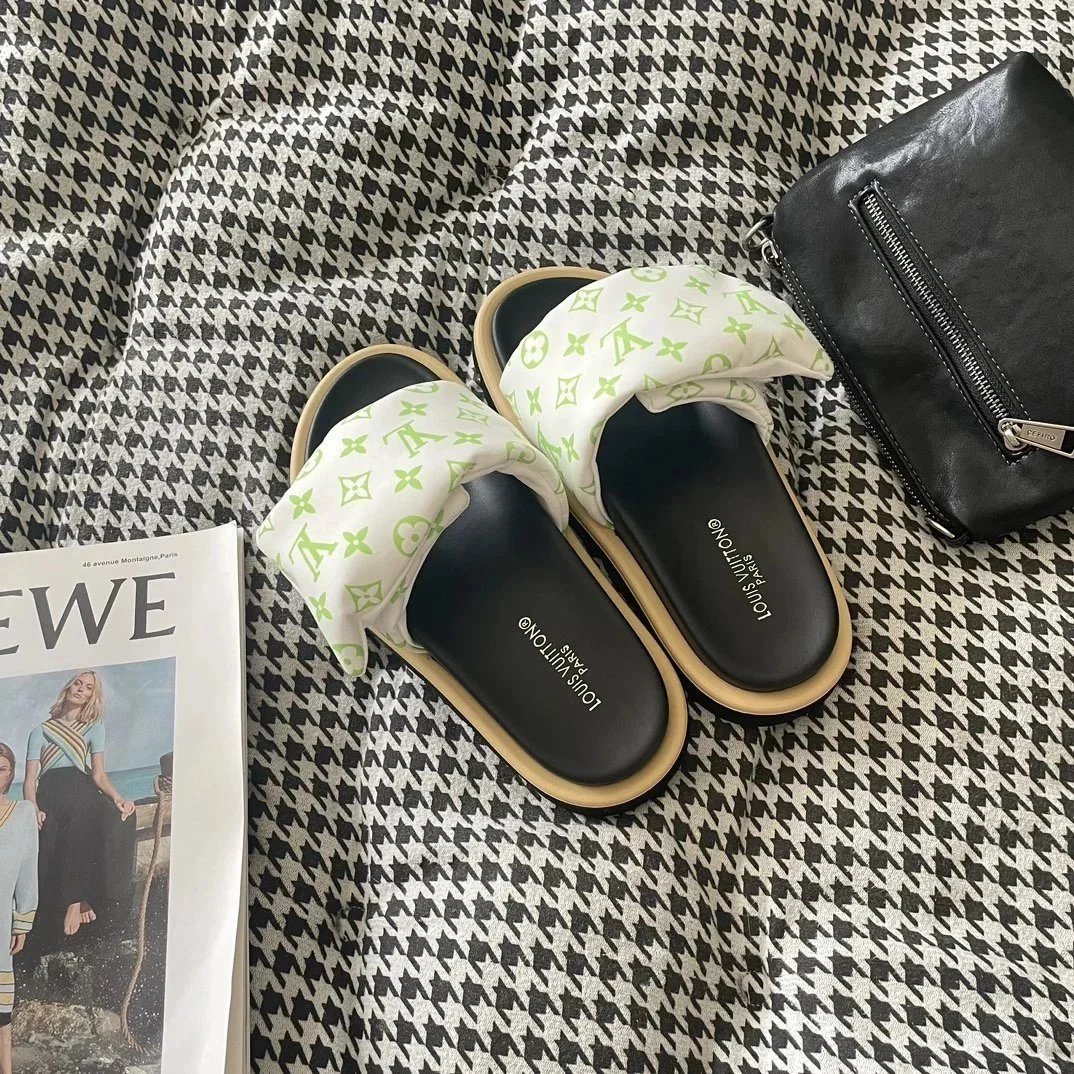 Louis Vuitton Slippers Logo Slide image 8