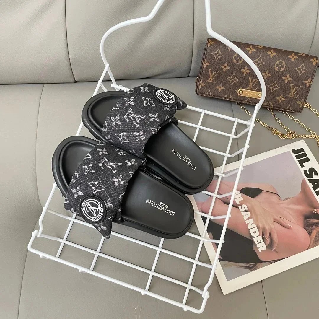 Louis Vuitton Slippers Logo Slide — DB08