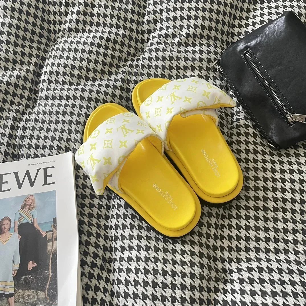 Louis Vuitton Slippers Logo Slide image 7