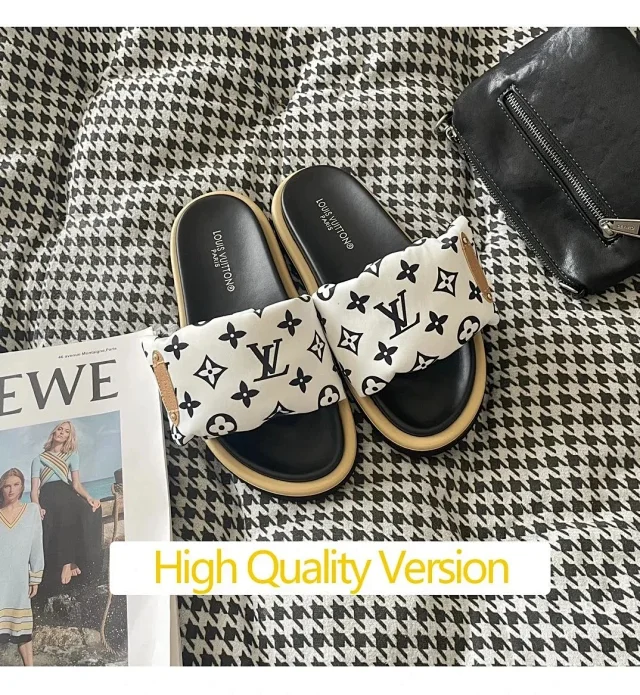 Louis Vuitton Slippers Logo Slide product detail image 1