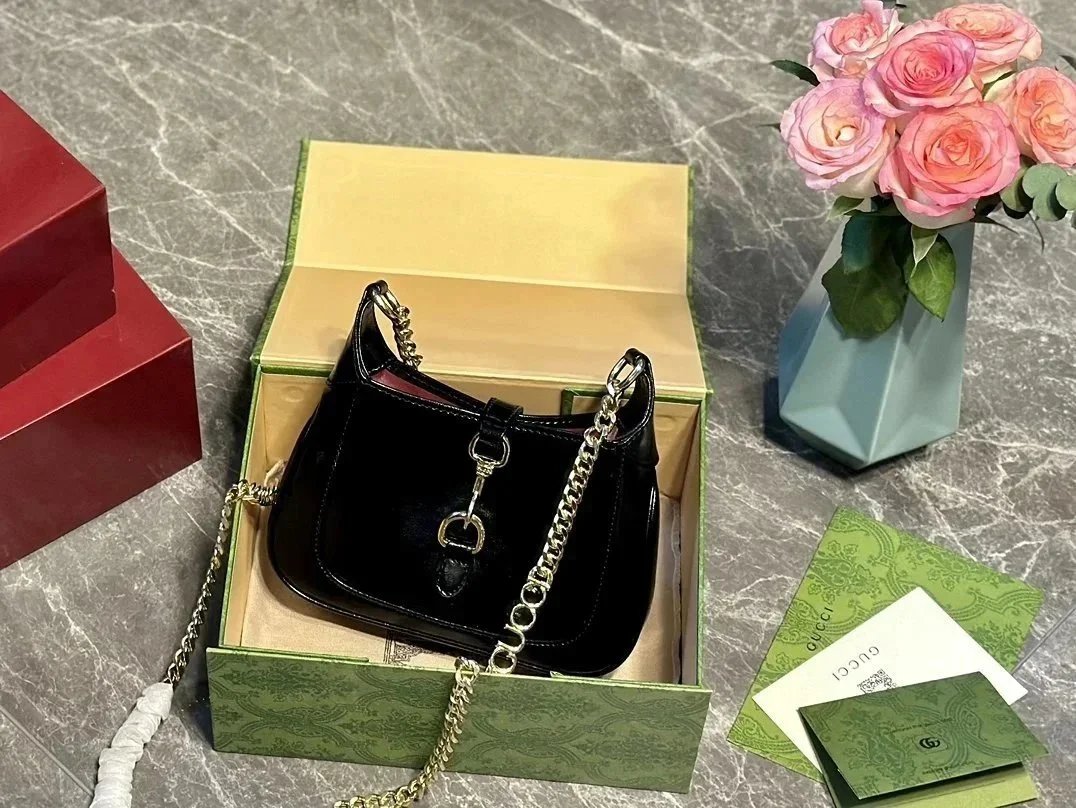 050403017-Black (Size: 19.5x 18x 3.5 cm)