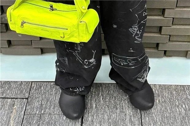 Balenciaga Graffiti Print Baggy Jeans in Black product photo 3