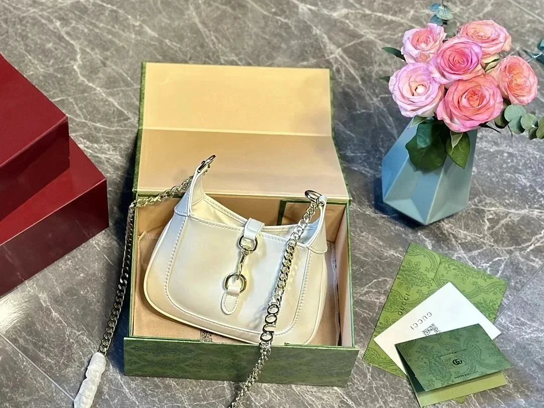 050403017-White (Size: 19.5x 18x 3.5 cm)