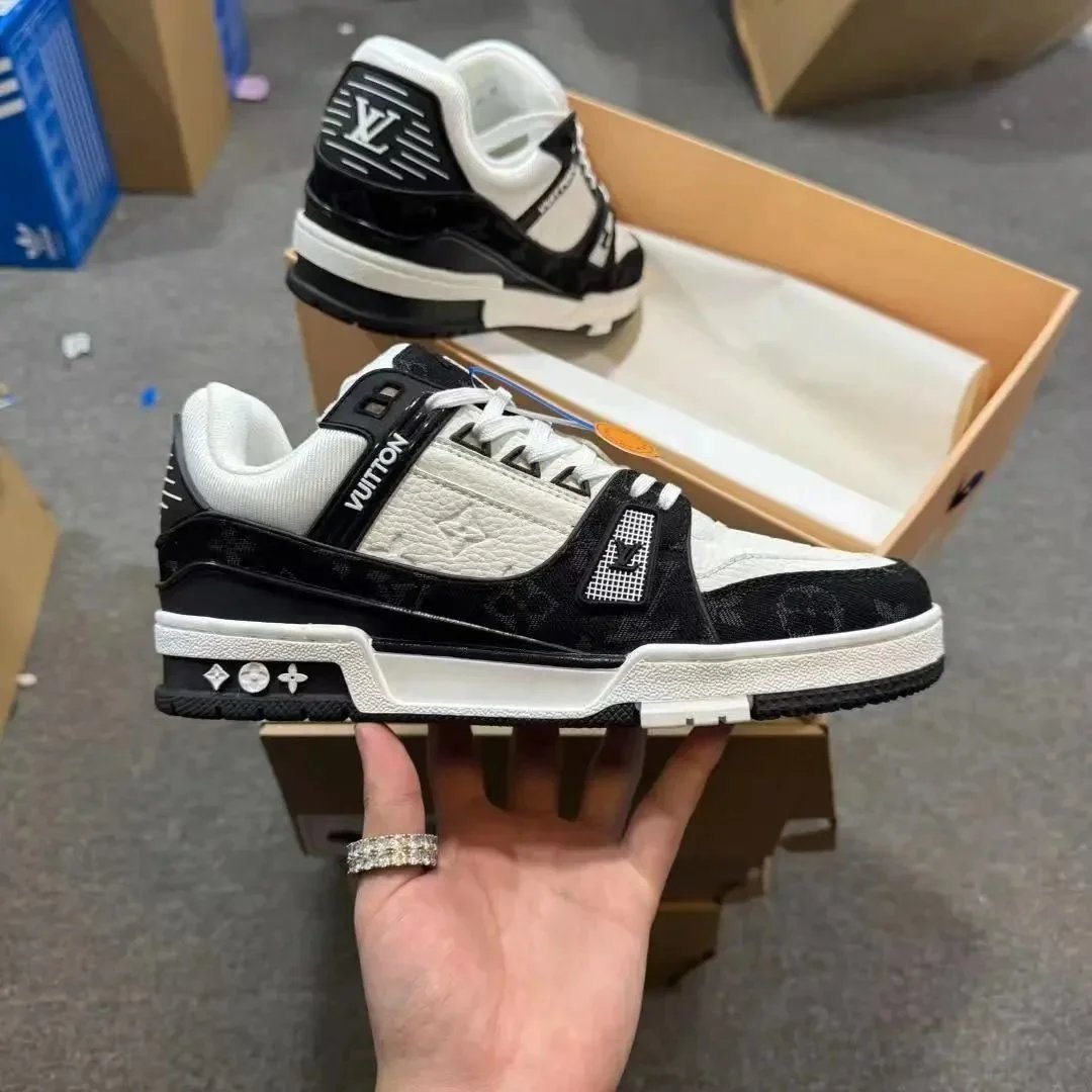 Louis Vuitton Trainer Sneakers - 003505