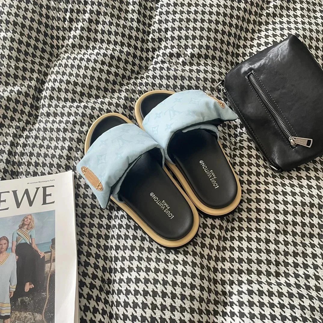 Louis Vuitton Slippers Logo Slide image 5