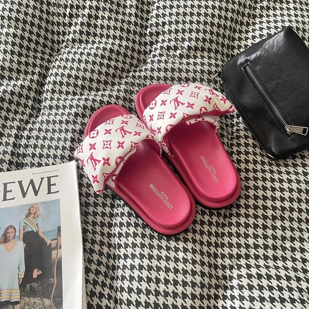Louis Vuitton Slippers Logo Slide image 6