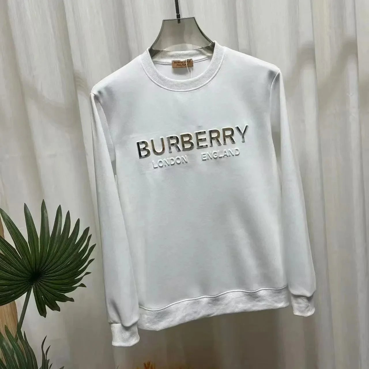 Burberry Hoodies & Sweatshirts Embroidered logo crewneck sweatshirt — White 3 Sweat