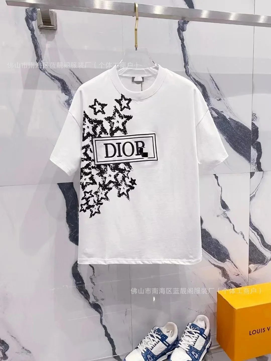 D09 white