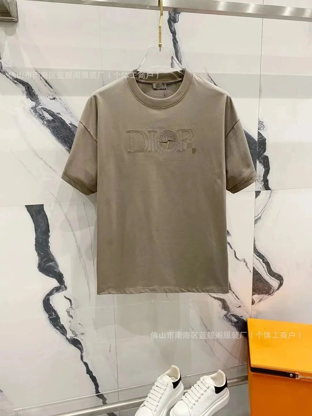 D07 gray