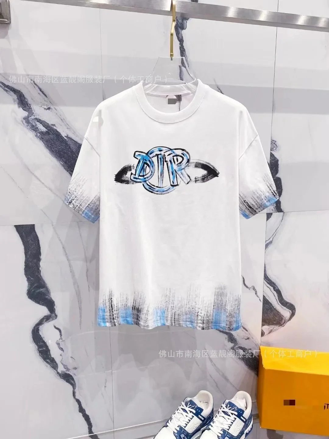 D10 white
