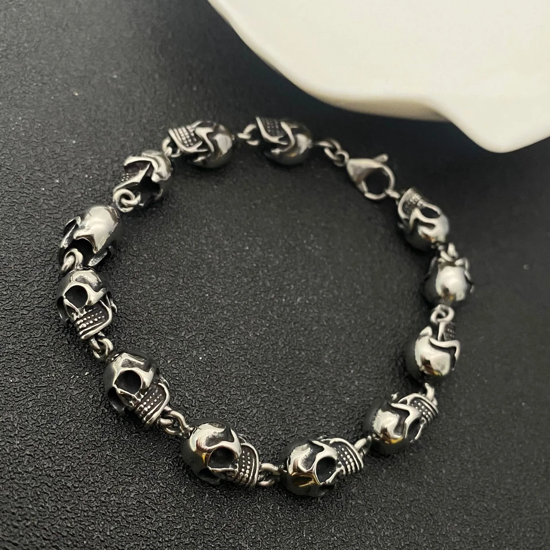 Metal Skull-shaped Link Bracelet