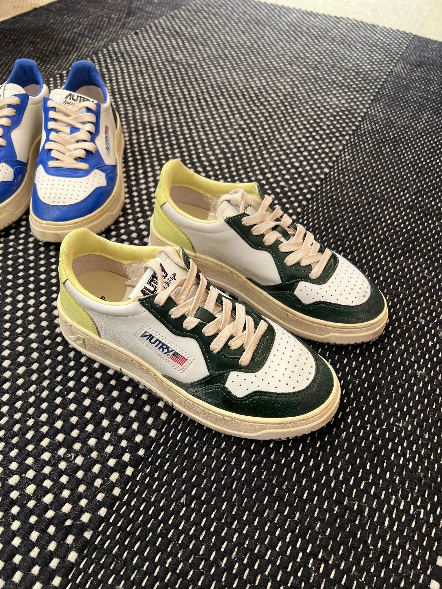 Autry Action Shoes White Beige Suede Sneakers - 25