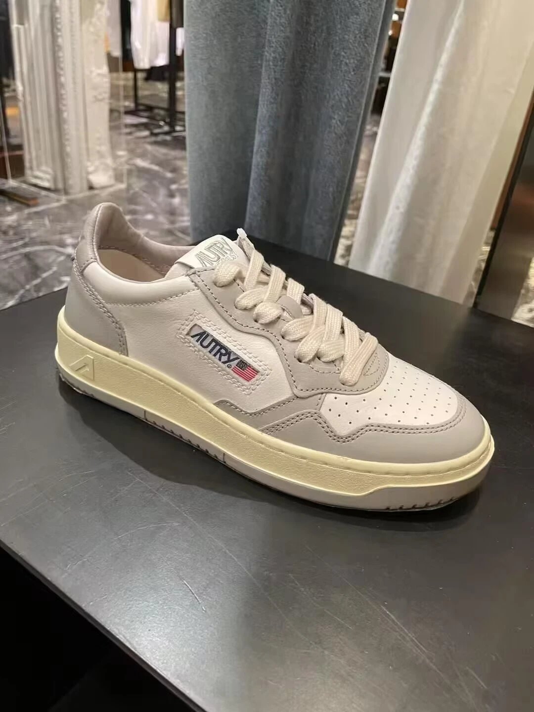 Autry Action Shoes White Beige Suede Sneakers - 44