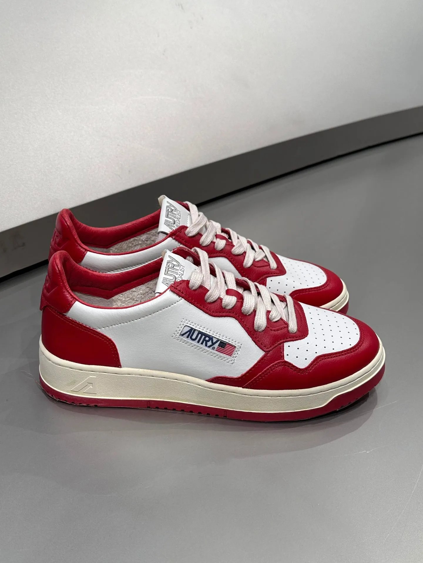 Autry Action Shoes White Beige Suede Sneakers - 6