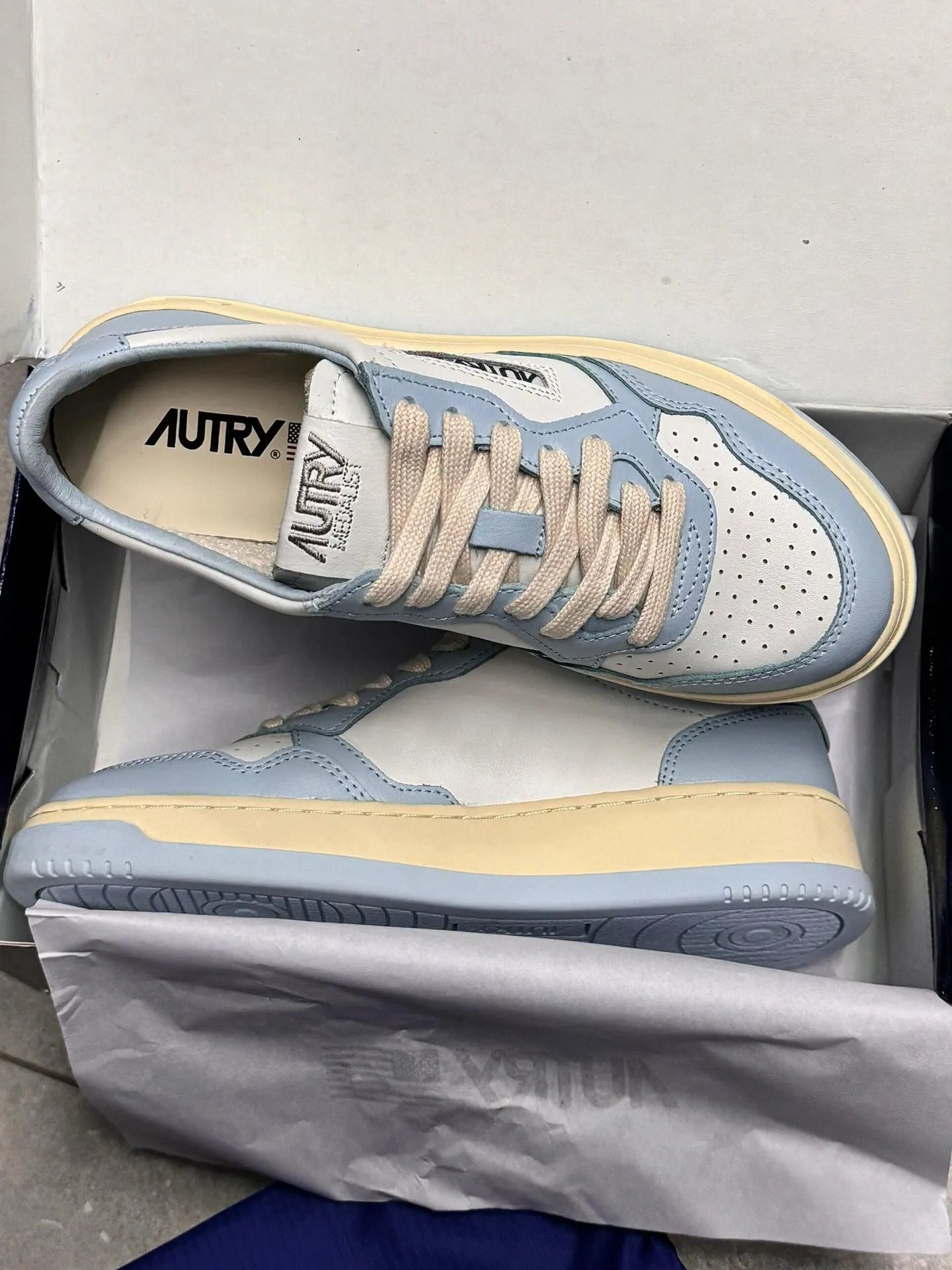 Autry Action Shoes White Beige Suede Sneakers - 31