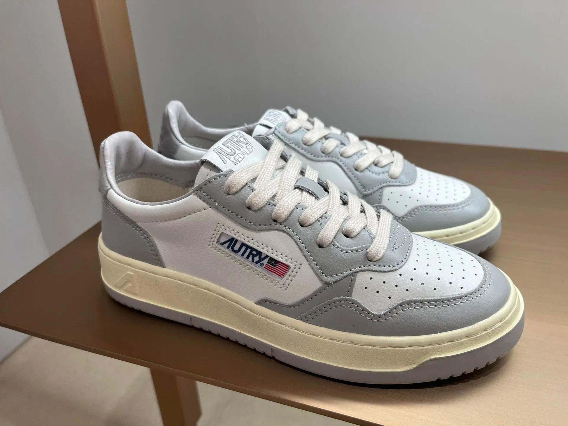Autry Action Shoes White Beige Suede Sneakers - 21