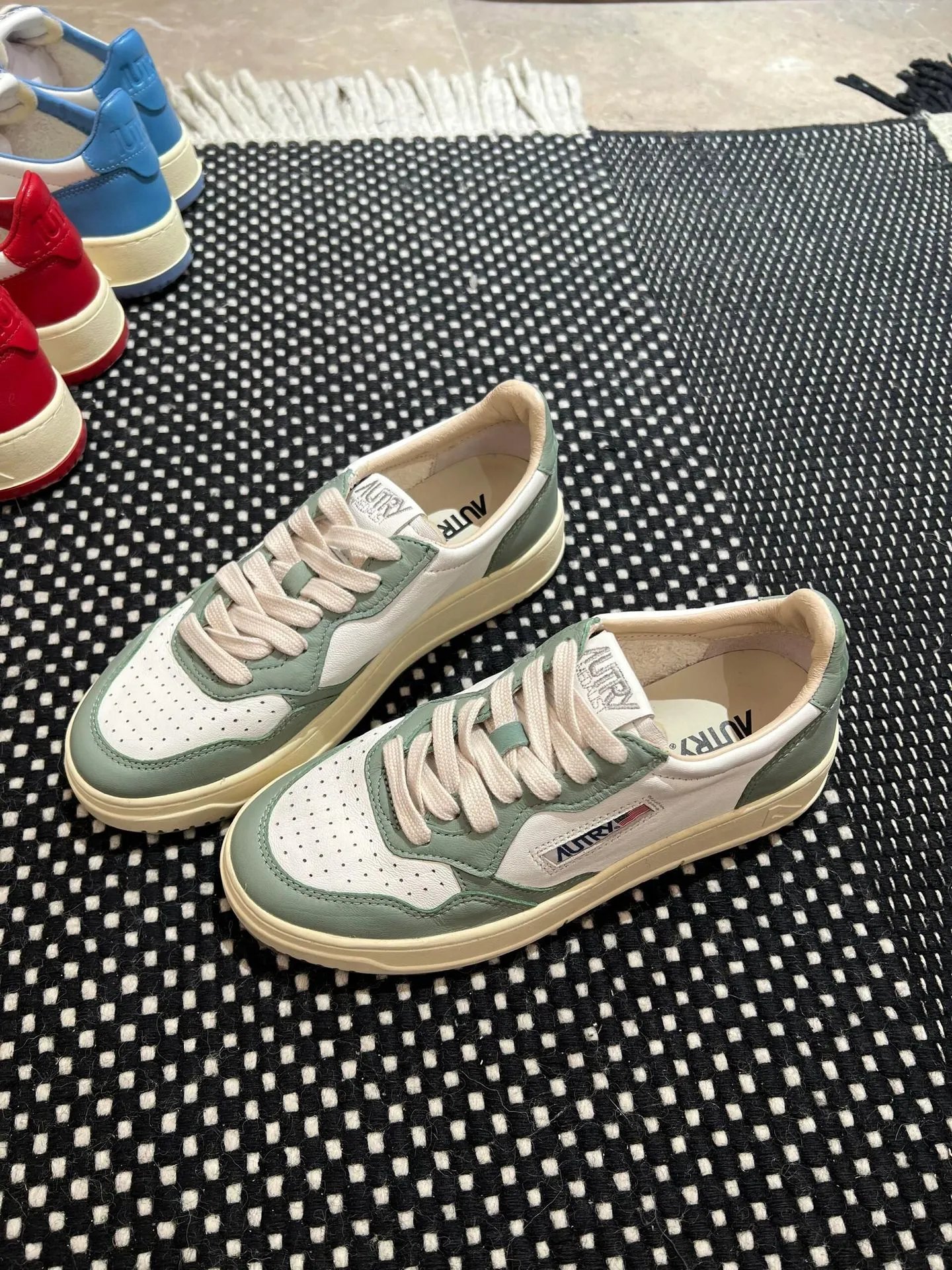 Autry Action Shoes White Beige Suede Sneakers - 40