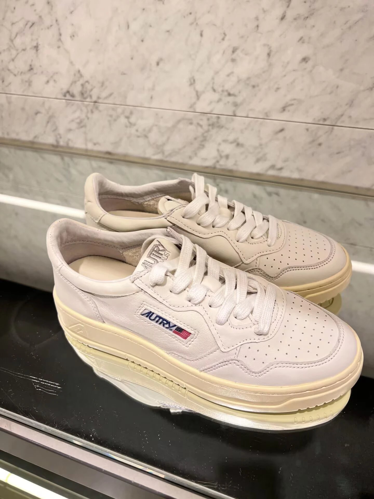 Autry Action Shoes White Beige Suede Sneakers - 26