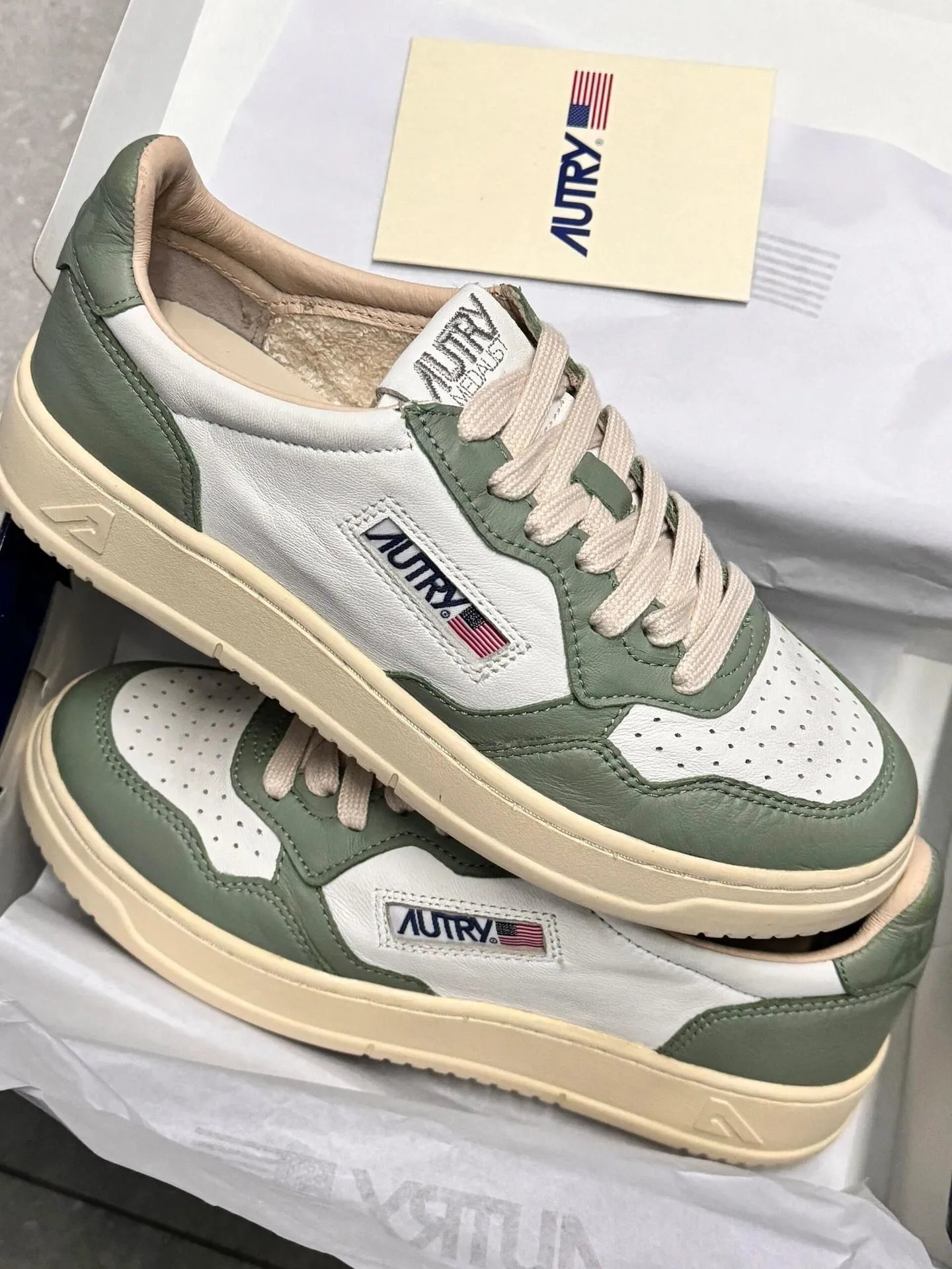 Autry Action Shoes White Beige Suede Sneakers - 33