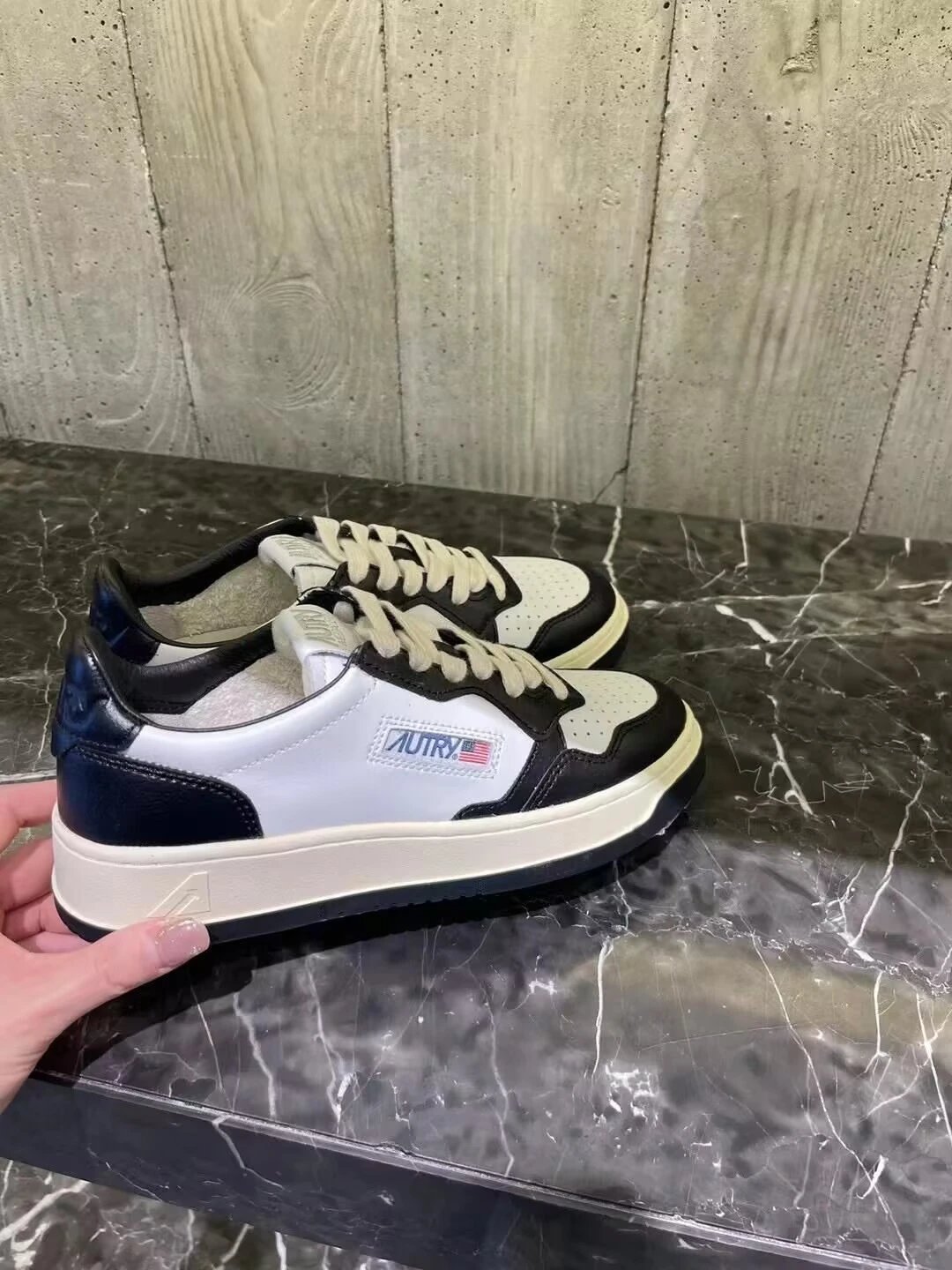 Autry Action Shoes White Beige Suede Sneakers - 22