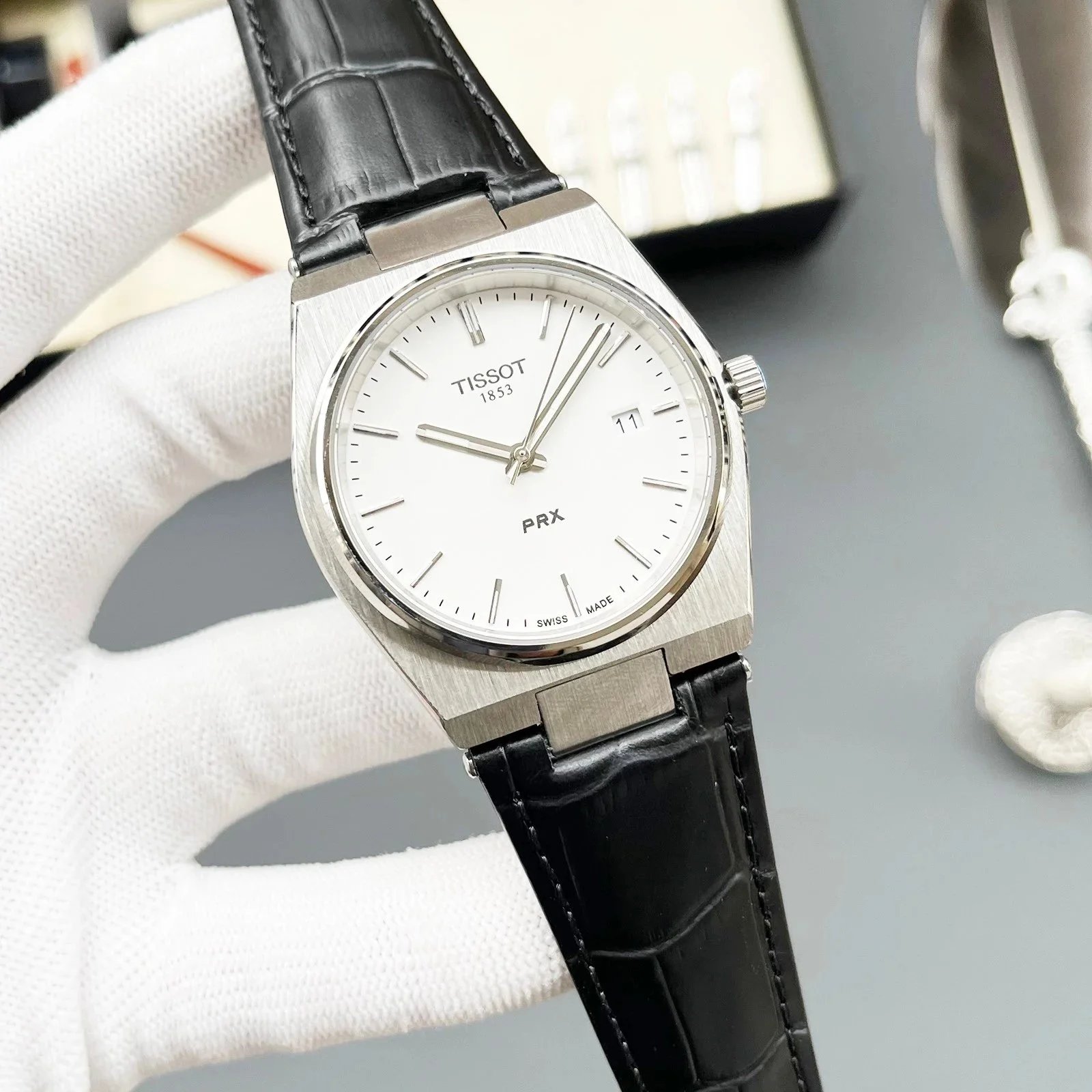 银壳·白盘黑色皮带