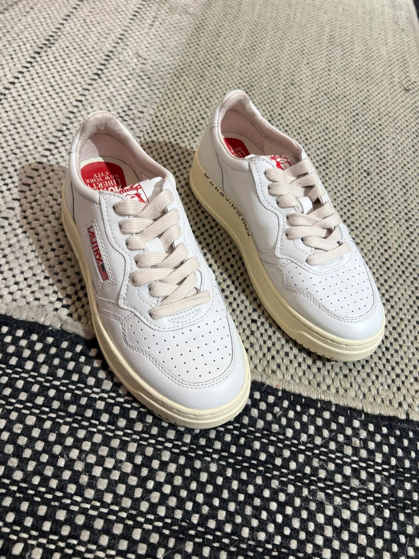 Autry Action Shoes White Beige Suede Sneakers - 36
