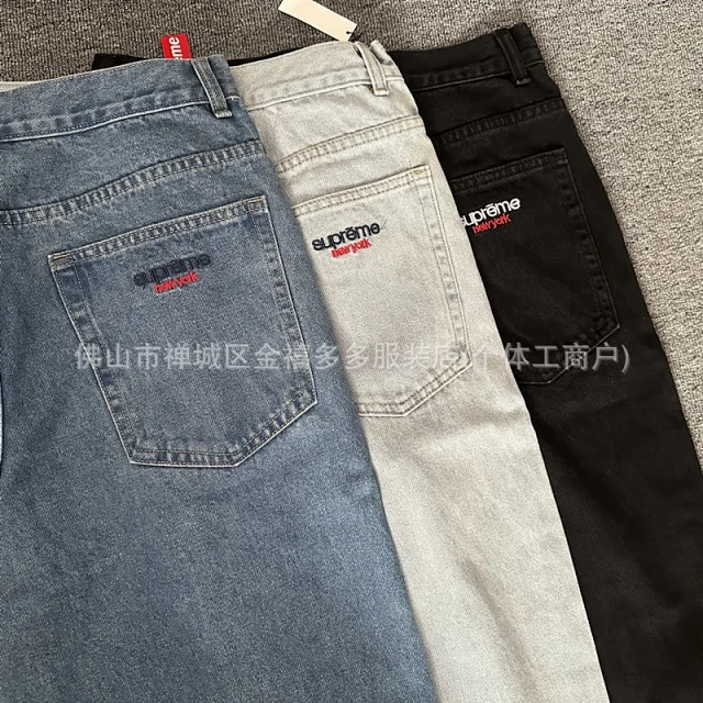Supreme Jeans Baggy washed with embroidered back pocket logo product detail image 4