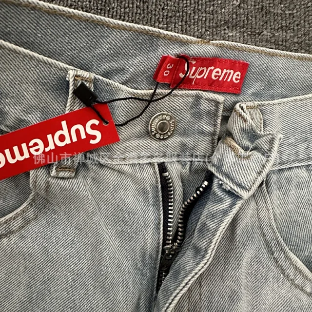 Supreme Jeans Baggy washed with embroidered back pocket logo product detail image 17