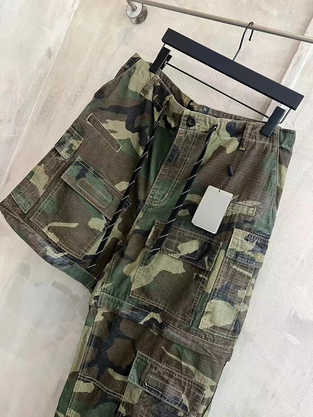 Balenciaga Camo Cargo Pants Gray product detail 9 in Litbuy spreadsheet finds