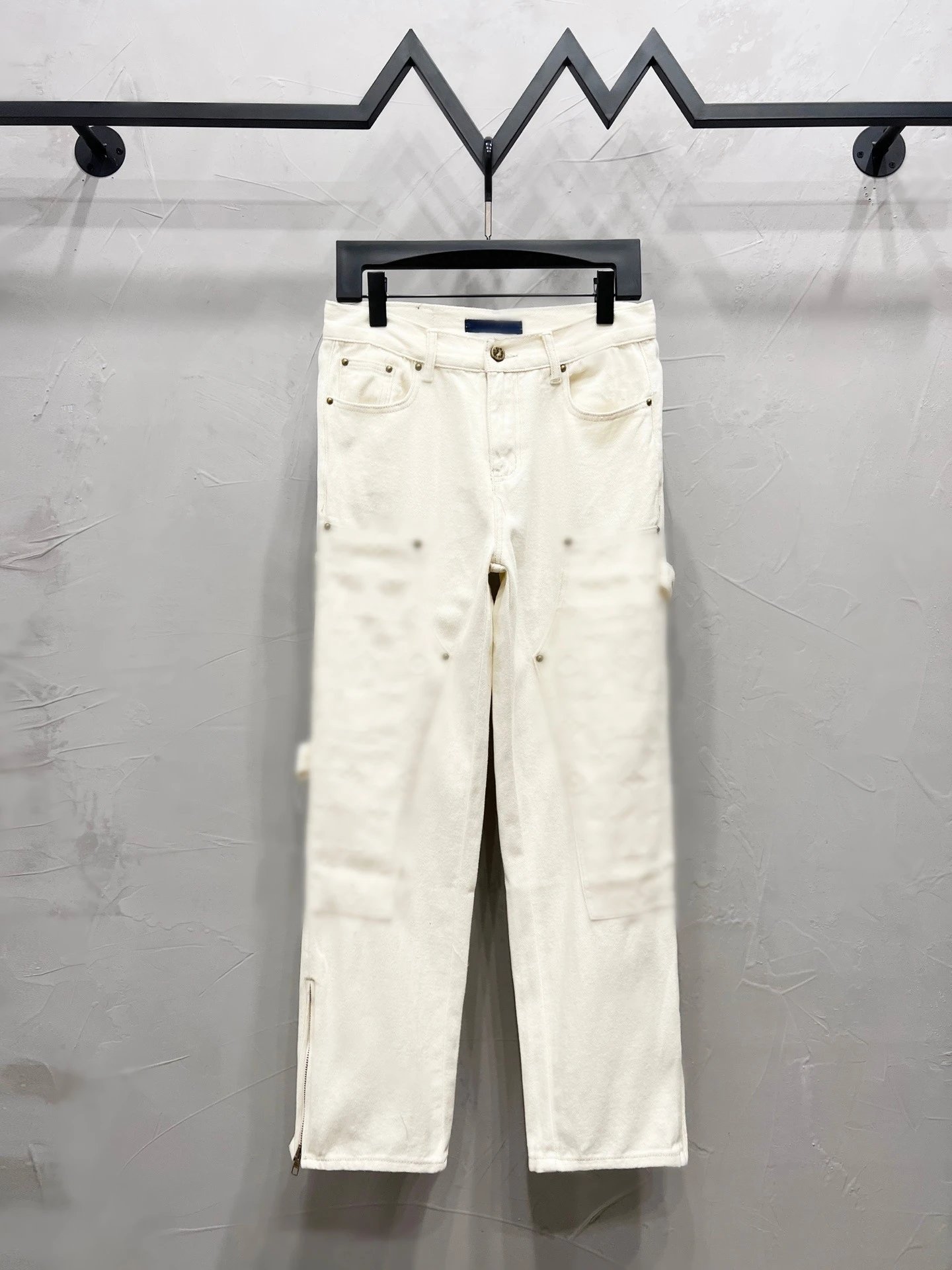 Gallery Dept. Washed and Distressed Denim Styles — M877