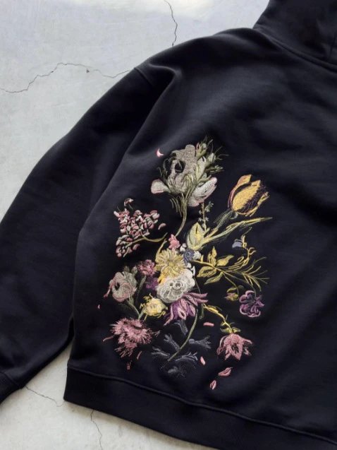 SCHYZE Jeans Straight-Leg Cherry Blossom Embroidered — Black Sweatshirt (600 g)