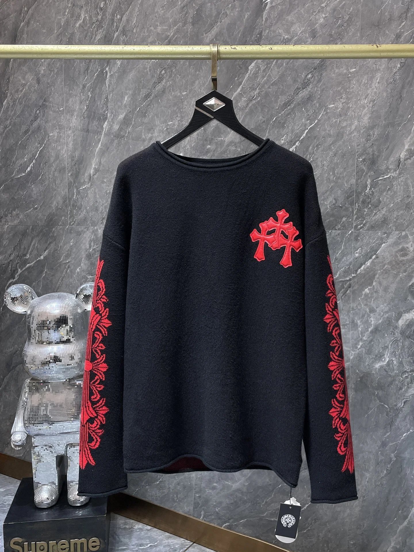 8382 Black and red
