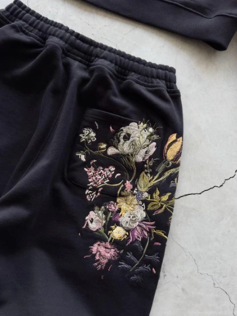 SCHYZE Jeans Straight-Leg Cherry Blossom Embroidered — Black Sweatpants (550 g)