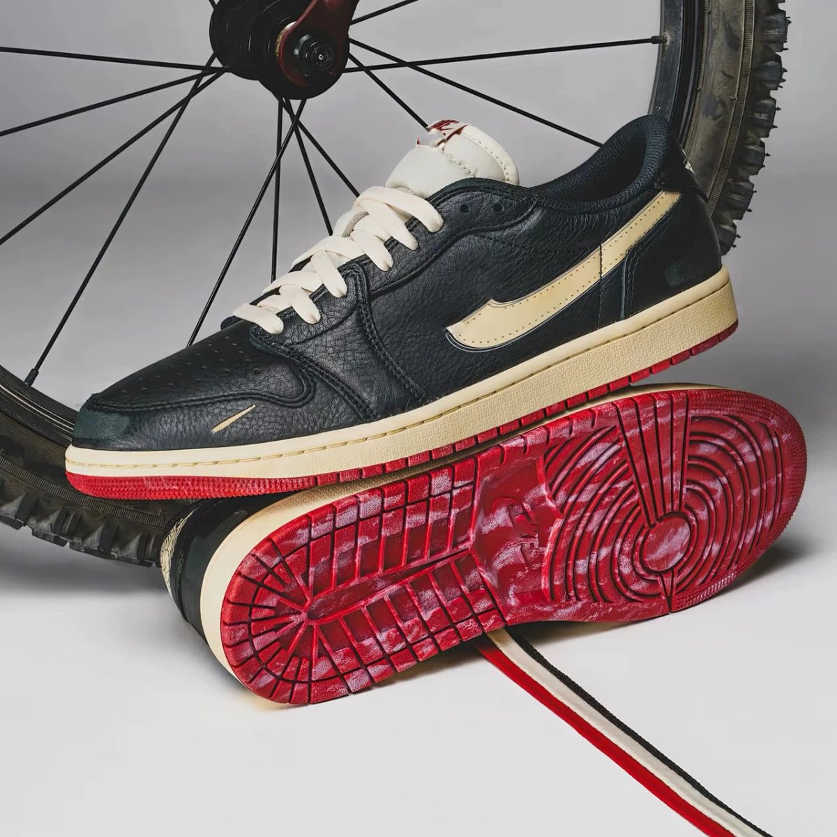 Air Jordan 1 Low 'Chicago' Fragment Design Sneakers Basketball Shoes product detail 2 in Litbuy spreadsheet finds