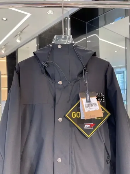 The North Face Venture Jacket Gore-Tex Waterproof Shell - 17