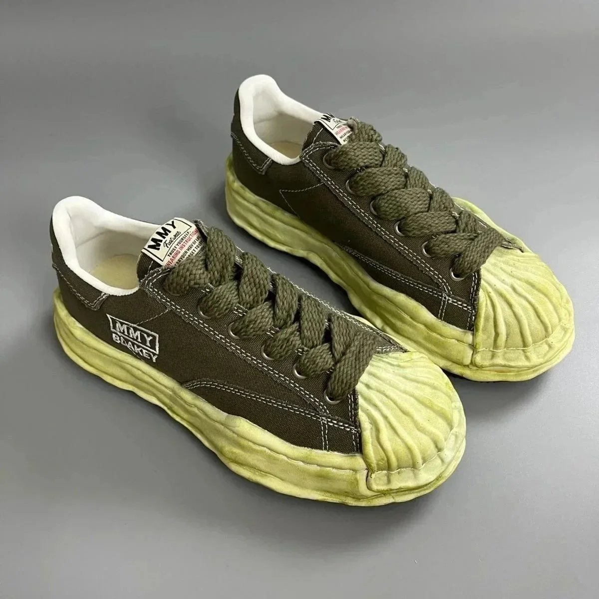 Maison Mihara Yasuhiro Sneakers Low-Top Frayed Canvas with Oversized Sole — 26