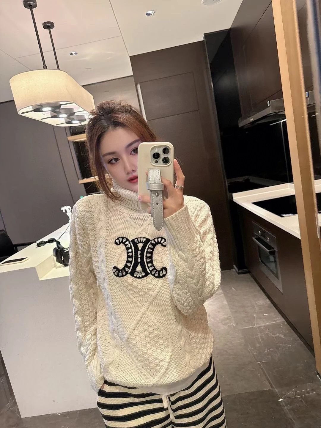 Celine Knitwear Cable-Knit Zip-Up Cardigan with Triomphe Motif — Heavy-duty rhinestone high-age sweater white