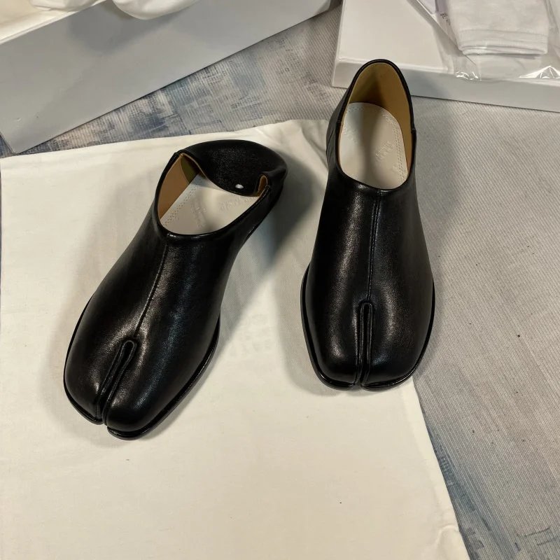 Ninja Tabi Split-Toe Flat Shoe photo 2