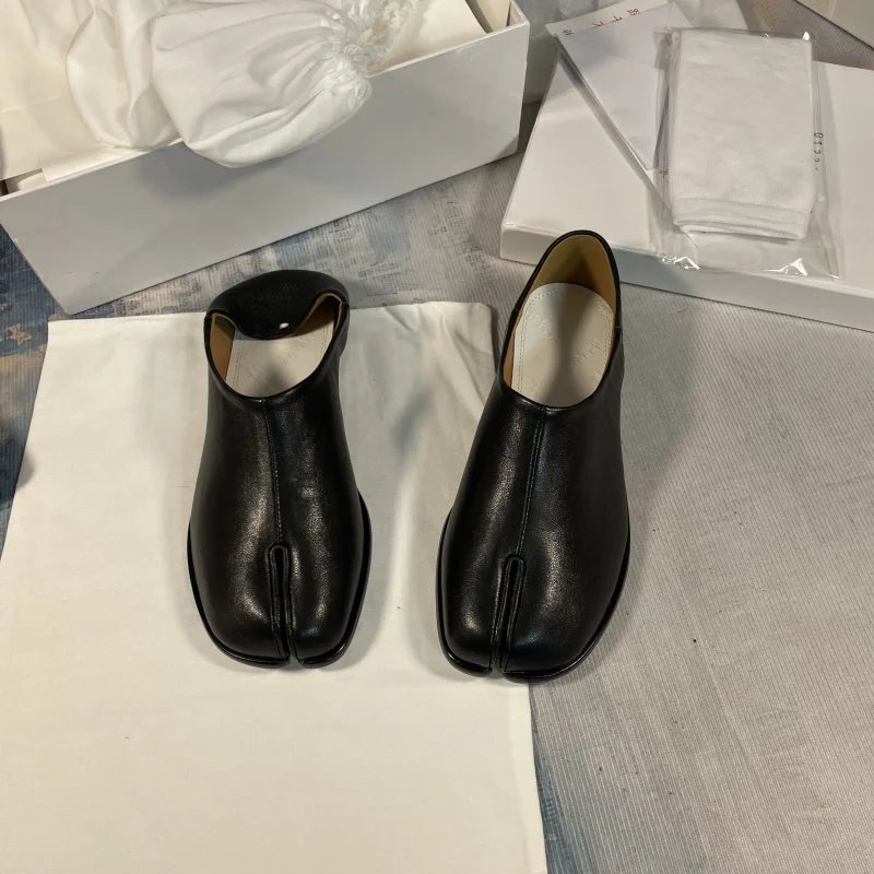 Ninja Tabi Split-Toe Flat Shoe photo 8