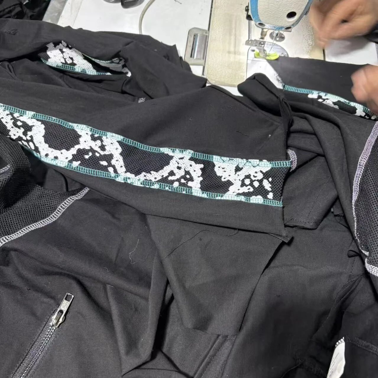 L.G.B Snake Pattern Hoodie photo 6
