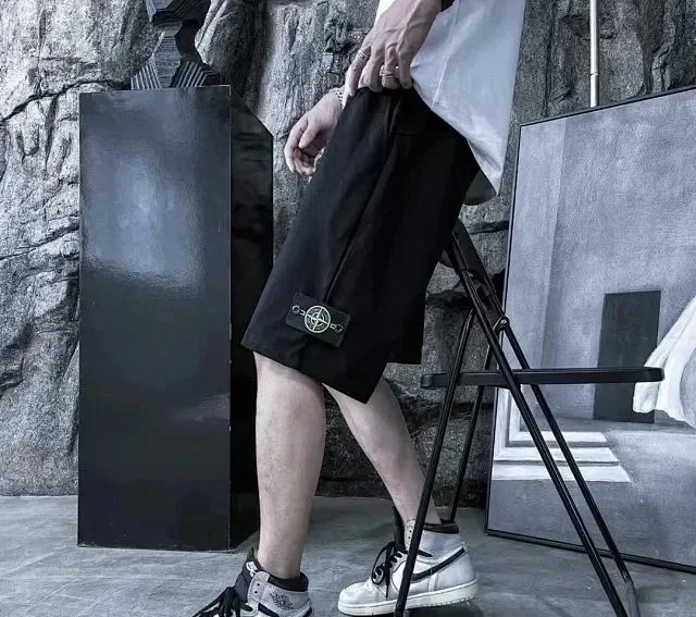 Stone Island Shorts Cargo product detail image 2