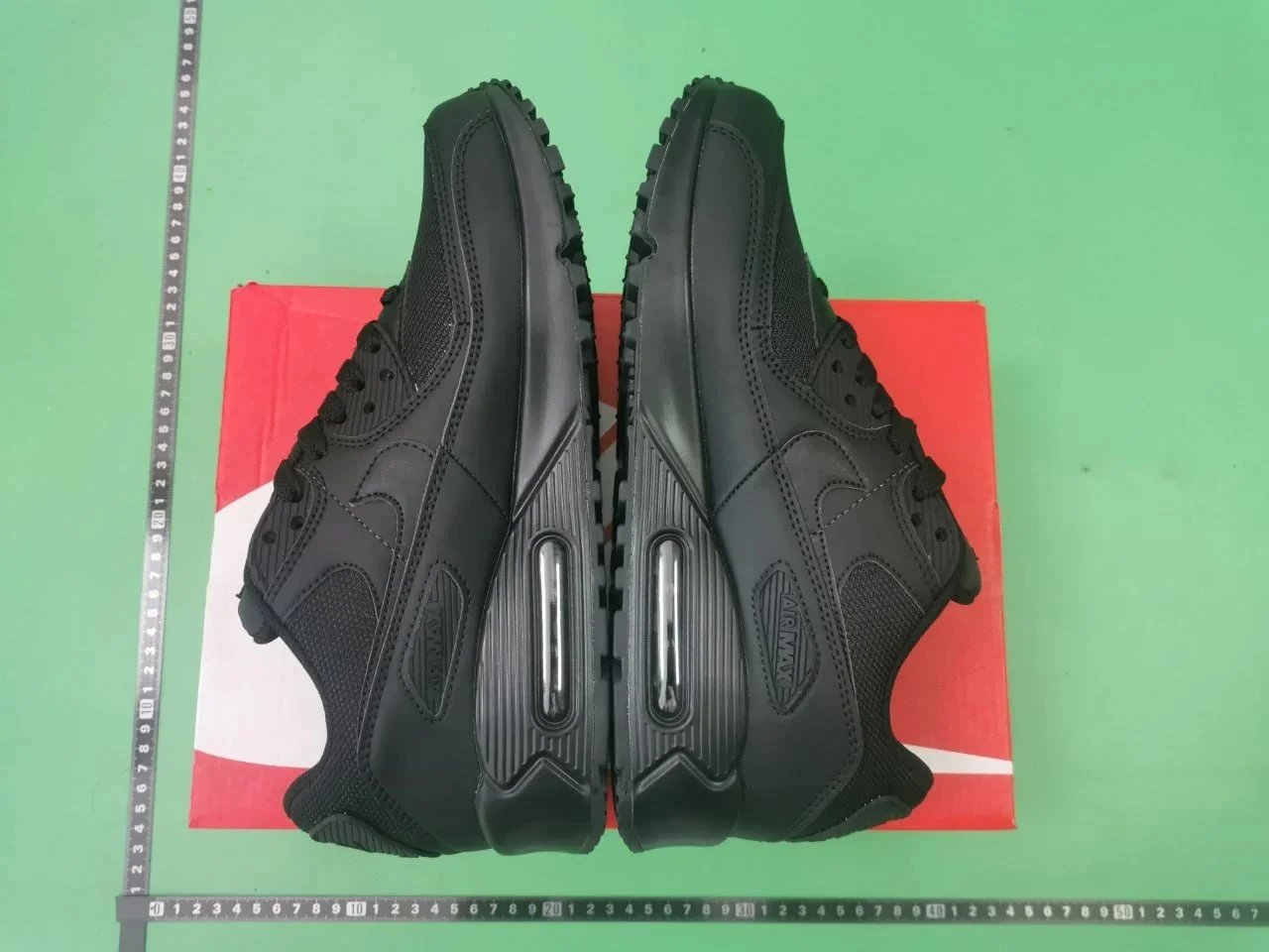 Nike Sneakers Air Max 90 — Black mesh surface