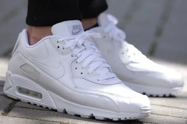 Nike Sneakers Air Max 90 — White leather surface
