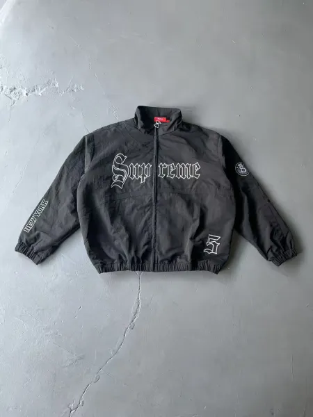 Supreme Gothic Logo Windbreaker Black Jacket Outerwear.windbreaker - 1