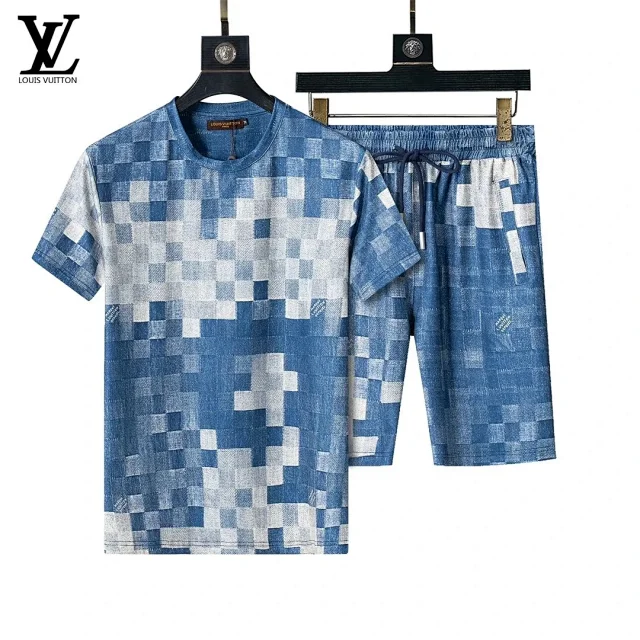 Louis Vuitton Matching Sets Short-sleeve T-shirt and drawstring shorts set with monogram print product detail image 24